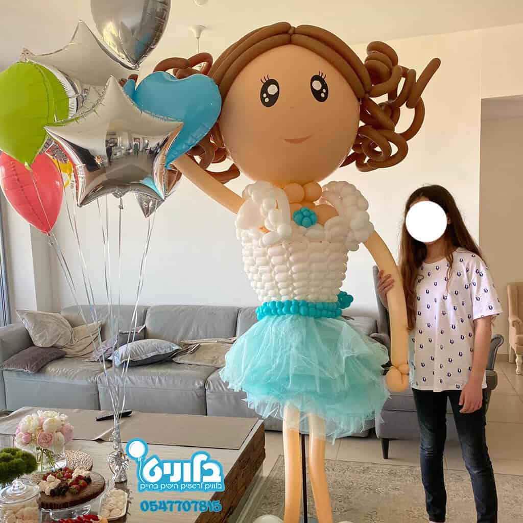 בובת בלונים עם זר בלונים בגובה 2 מטרים